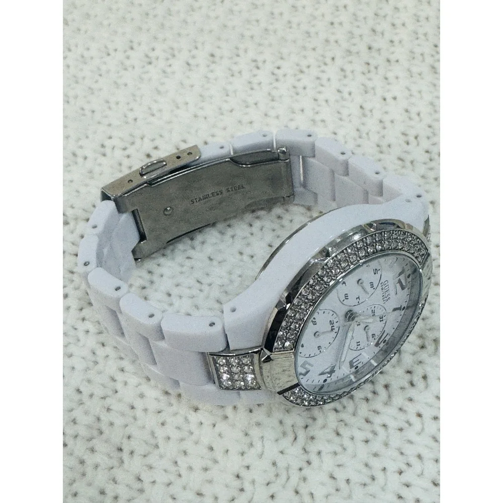 GUESS U10213 Women's White Crystal Bezel Silicone Watch Untested